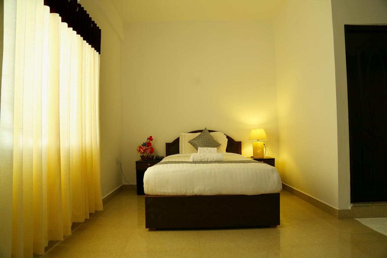 Hotel Ebenezer Plaza Nedumbassery Zewnętrze zdjęcie