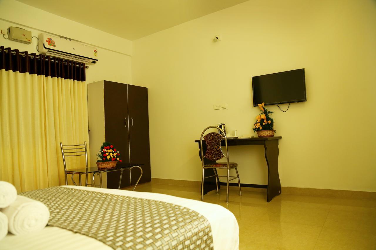 Hotel Ebenezer Plaza Nedumbassery Zewnętrze zdjęcie