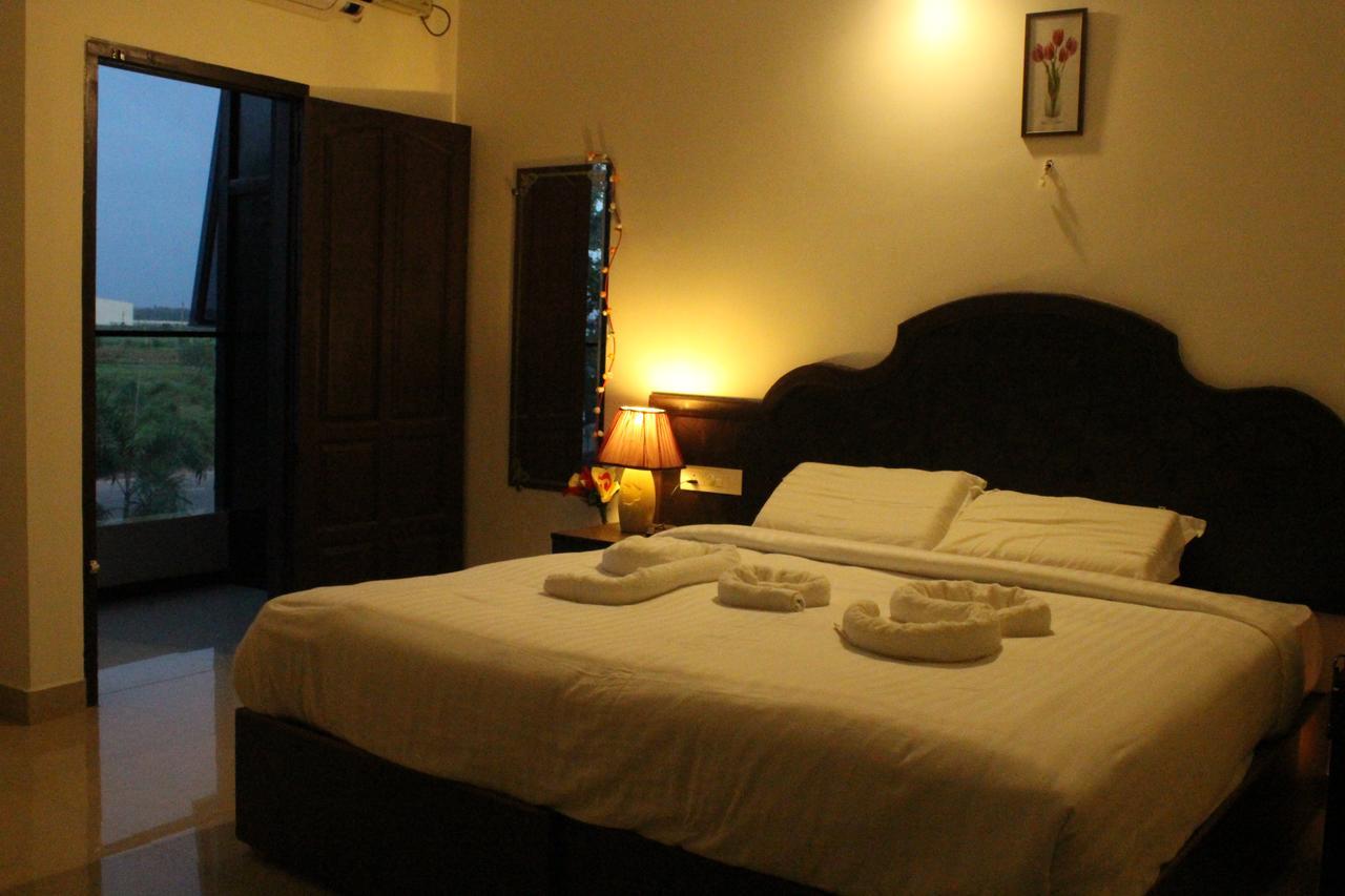 Hotel Ebenezer Plaza Nedumbassery Zewnętrze zdjęcie