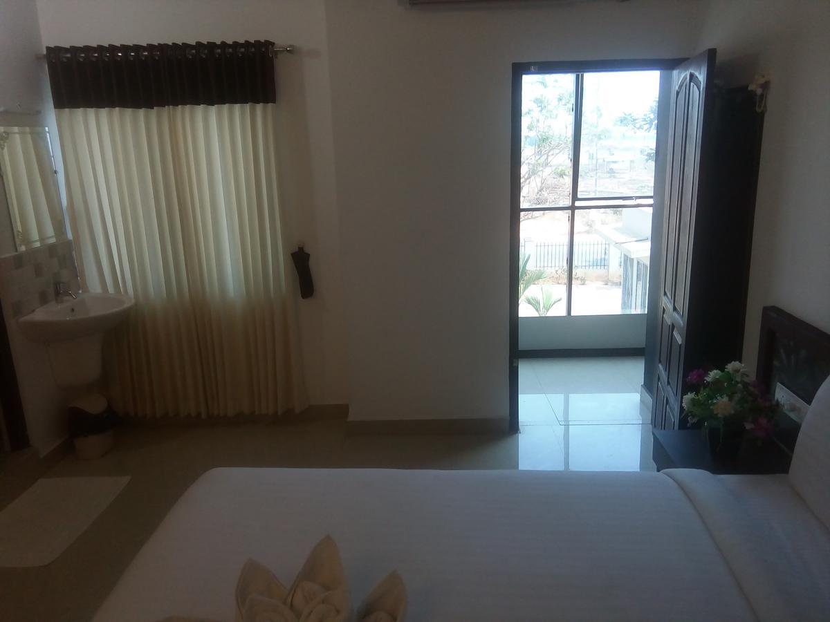 Hotel Ebenezer Plaza Nedumbassery Zewnętrze zdjęcie